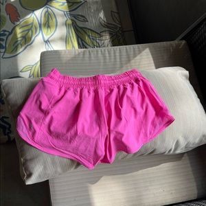 Lululemon pink Hotty hot shorts size 6 2.5 inch